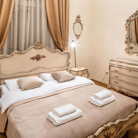 3 Bedrooms Royal Italian Style In An Austrian Building, Parking, Balcony Львів Екстер'єр фото