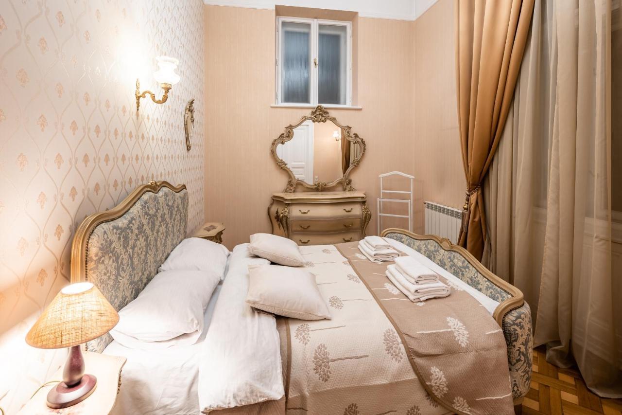 3 Bedrooms Royal Italian Style In An Austrian Building, Parking, Balcony Львів Екстер'єр фото