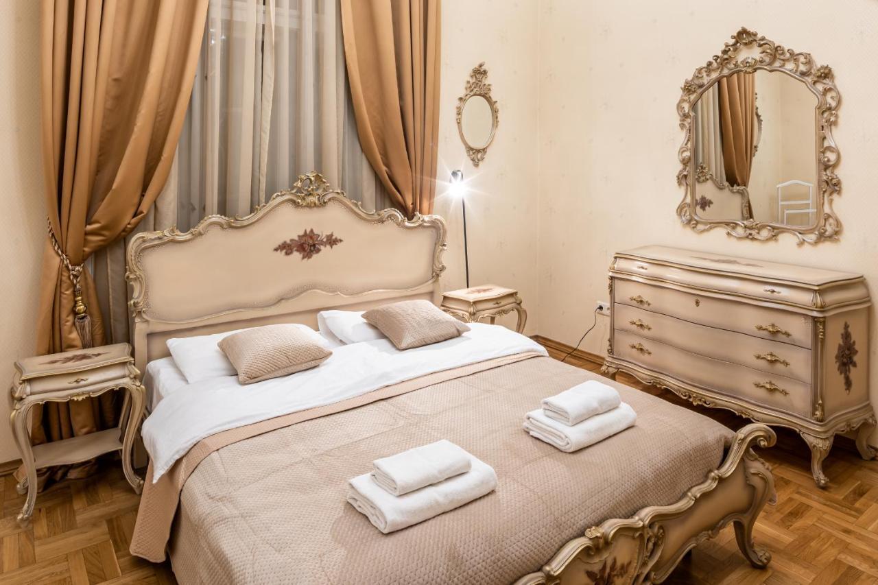 3 Bedrooms Royal Italian Style In An Austrian Building, Parking, Balcony Львів Екстер'єр фото