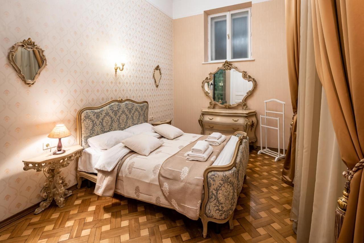 3 Bedrooms Royal Italian Style In An Austrian Building, Parking, Balcony Львів Екстер'єр фото