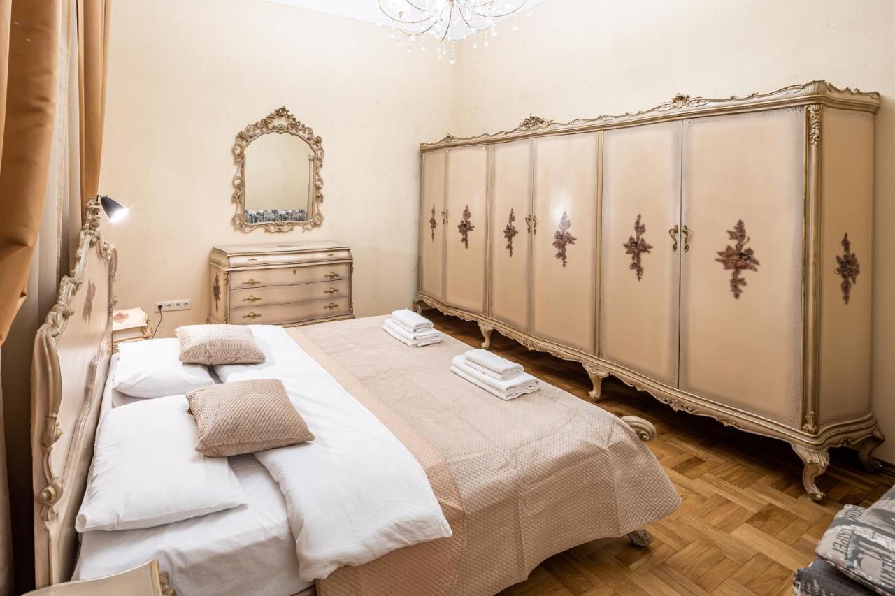 3 Bedrooms Royal Italian Style In An Austrian Building, Parking, Balcony Львів Екстер'єр фото