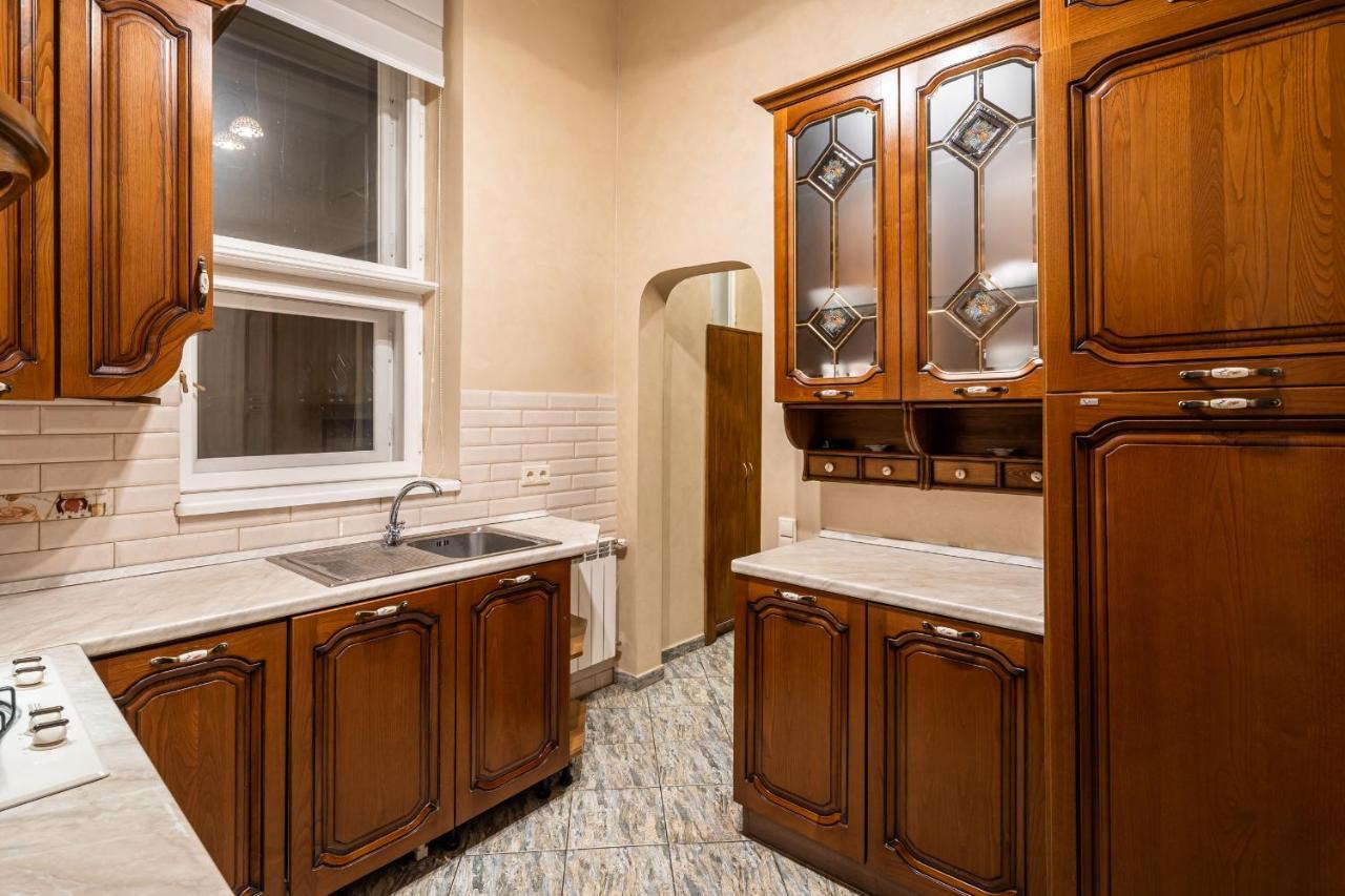 3 Bedrooms Royal Italian Style In An Austrian Building, Parking, Balcony Львів Екстер'єр фото