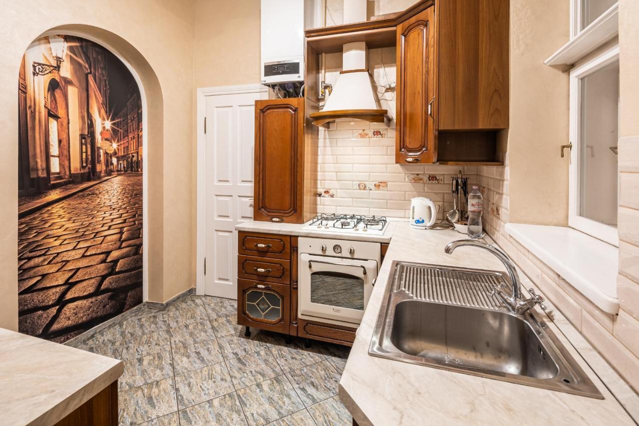 3 Bedrooms Royal Italian Style In An Austrian Building, Parking, Balcony Львів Екстер'єр фото