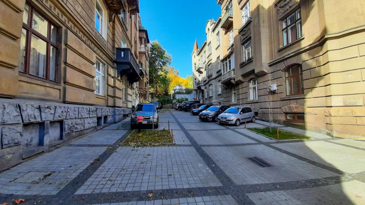 3 Bedrooms Royal Italian Style In An Austrian Building, Parking, Balcony Львів Екстер'єр фото