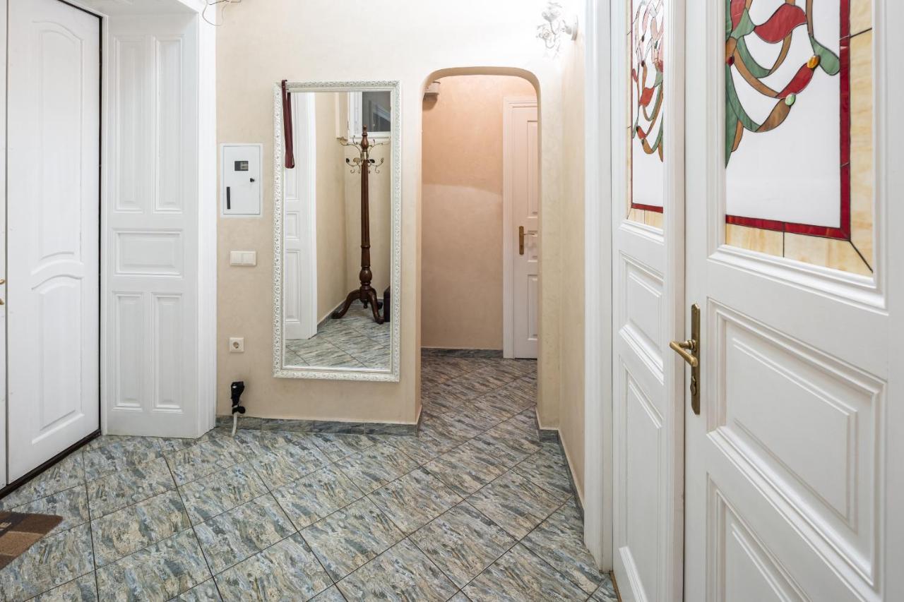 3 Bedrooms Royal Italian Style In An Austrian Building, Parking, Balcony Львів Екстер'єр фото