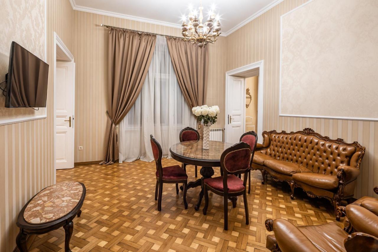 3 Bedrooms Royal Italian Style In An Austrian Building, Parking, Balcony Львів Екстер'єр фото